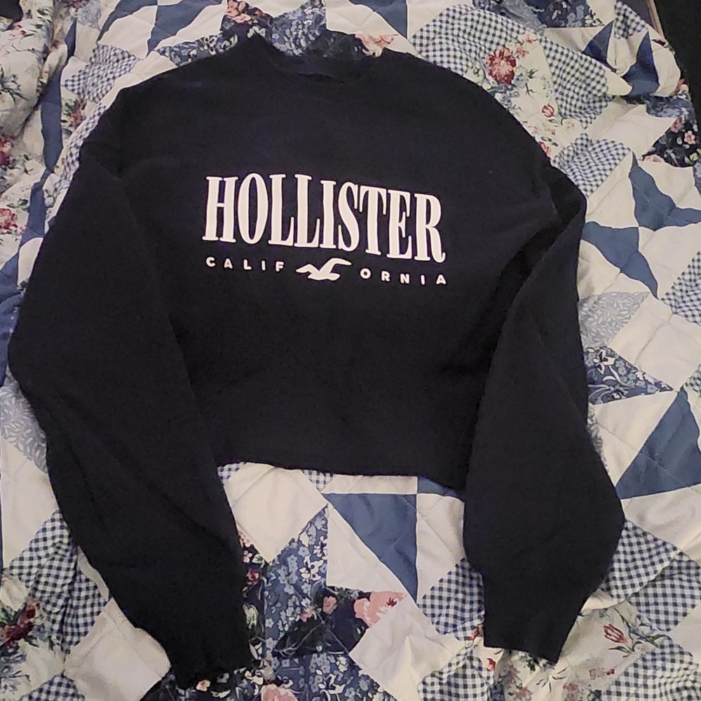 Hollister Women's Black Sweater